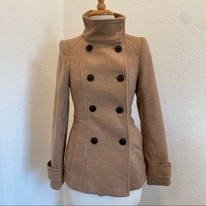 Cute tan colored coat 🧥